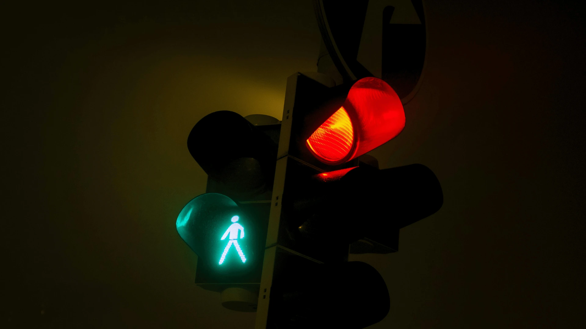 Investor planning emergency fund and avoiding financial mistakes