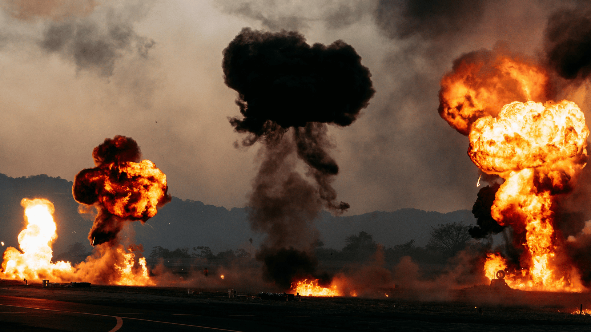 Chart showing how geopolitical wars impact Indian stock markets amid Iran–Israel tensions and rising oil prices.